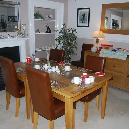 Cawthorne House 4*
