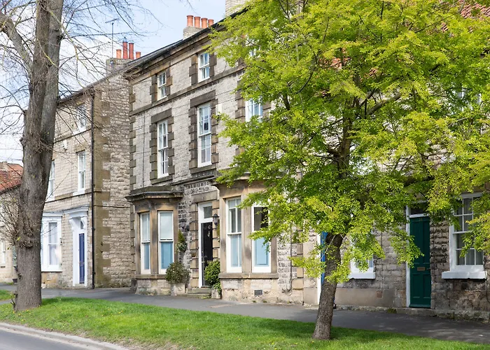 Guest house Cawthorne House