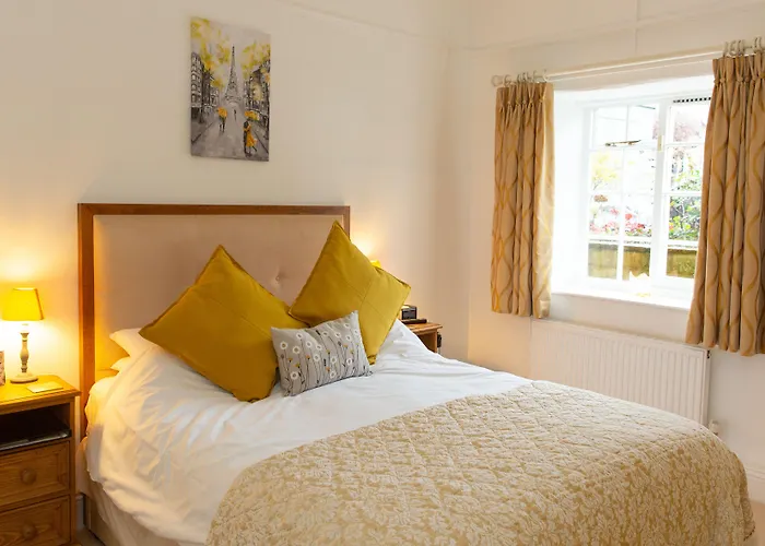 Guest house Cawthorne House