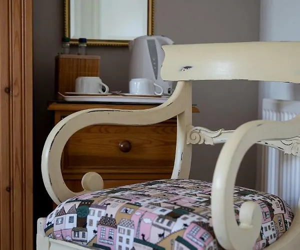 Guest house Cawthorne House 4*