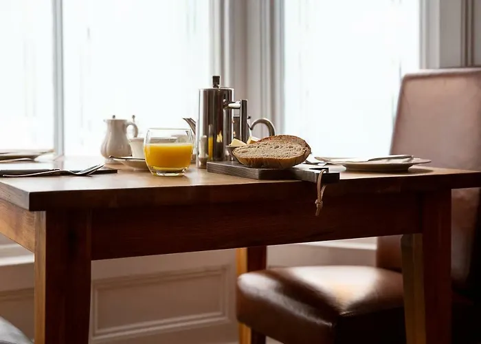 Guest house Cawthorne House